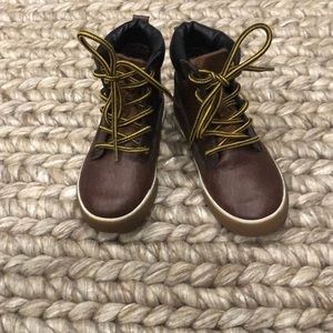 Hanna Anderson boys dressy Boot